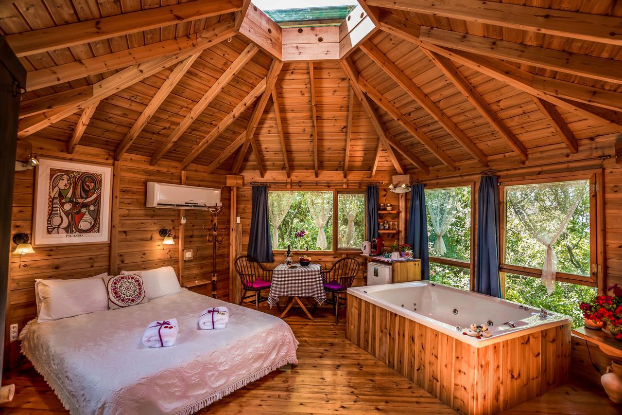 Spa In The Woods - B&B In Amirim Luaran gambar