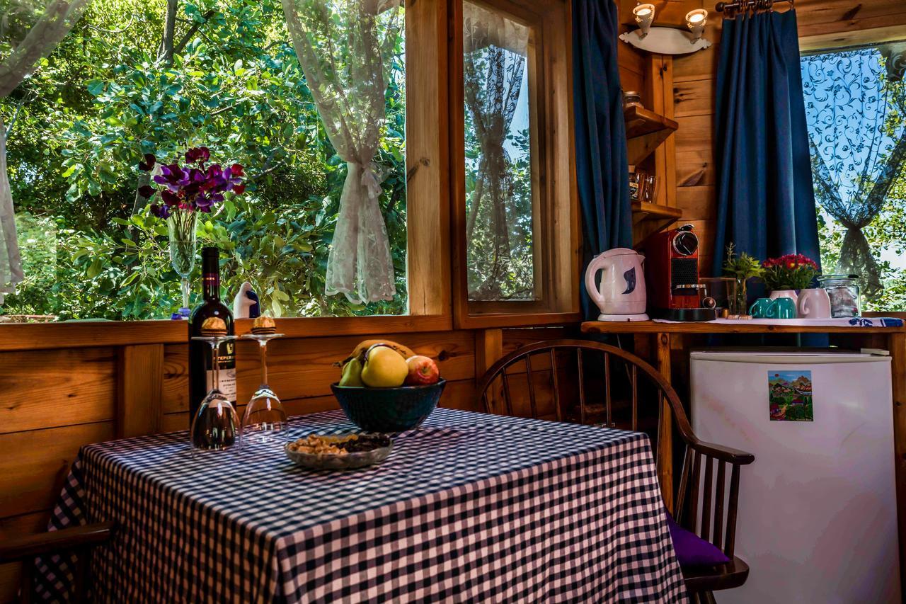 Spa In The Woods - B&B In Amirim Bilik gambar